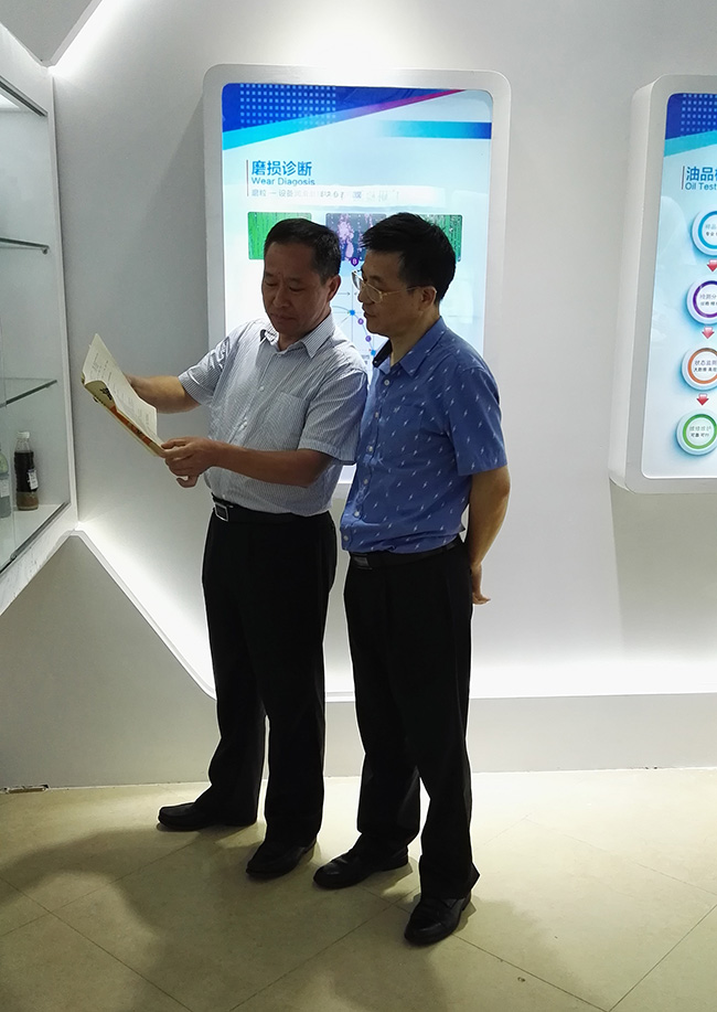 亞泰光電鄭總與廣研檢測賀所長進行技術交流